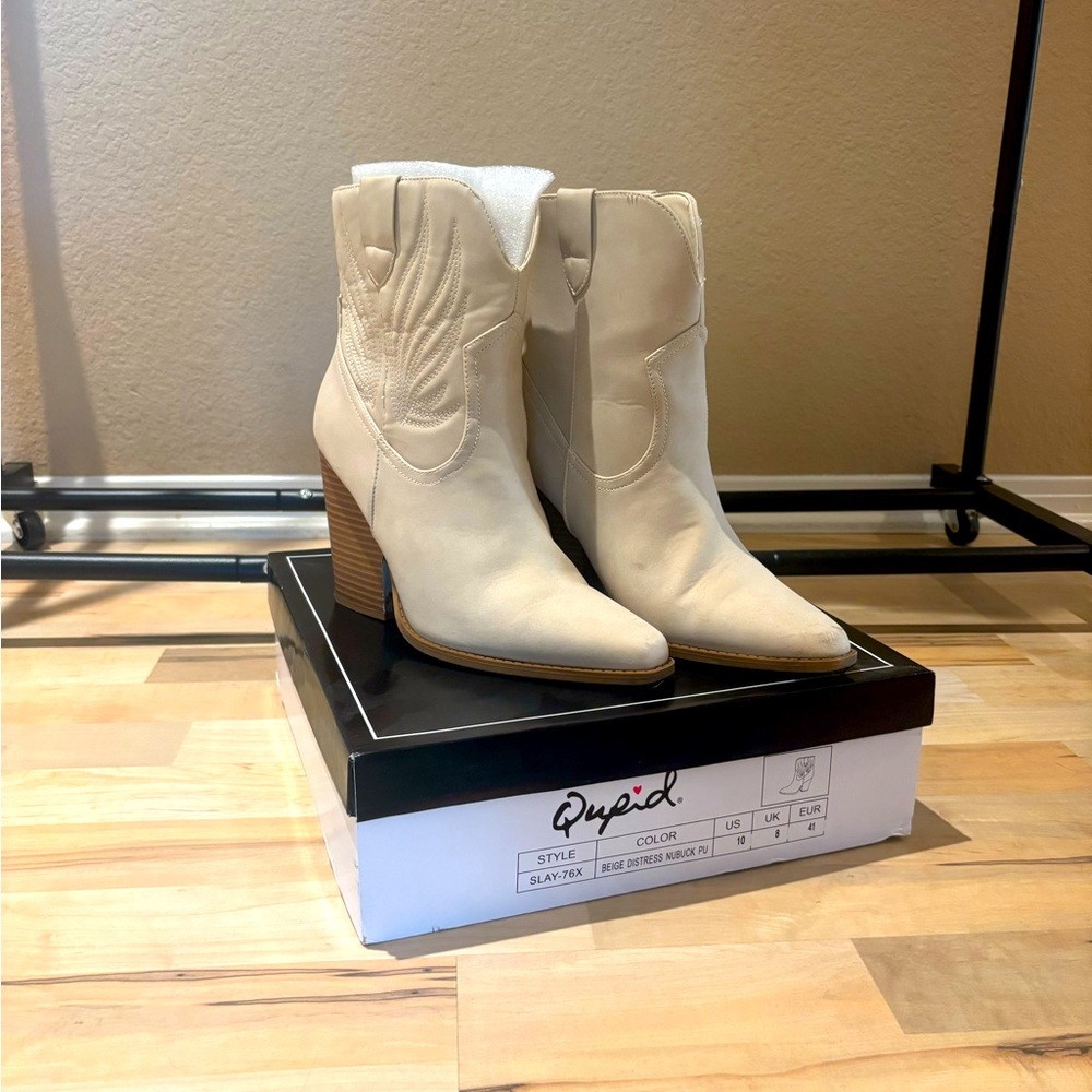 Booties in great condition. Worn only once!